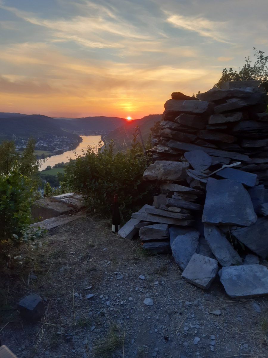 Sonnenuntergang-Blick-vom-Ruheplatz-auf-dem-Berg